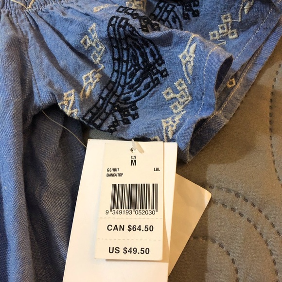 Off the shoulder shirt! - Picture 3 of 3